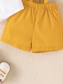 男嬰前蝴蝶結襯衫和背帶短褲