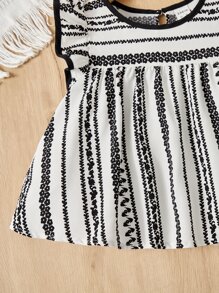 SHEIN Toddler Girls Floral & Striped Print Ruffle Trim Contrast Binding Smock Top - Black and White - View 4
