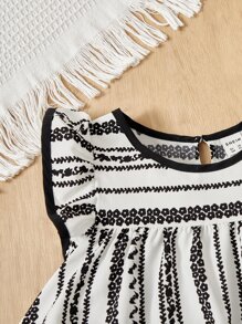 SHEIN Toddler Girls Floral & Striped Print Ruffle Trim Contrast Binding Smock Top - Black and White - View 5
