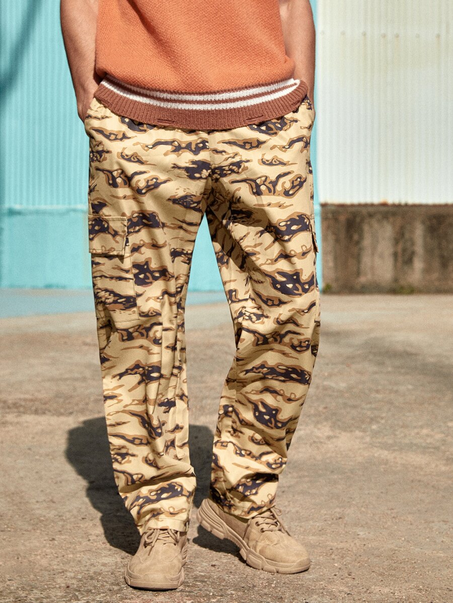 ROMWE MEN Guys Camo Print Flap Pocket Side Cargo Pants - Khaki - View 1
