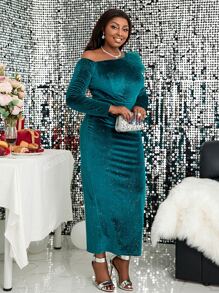 Plus Asymmetrical Neck Velvet Bodycon Dress