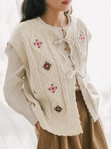 DAZY 花卉刺繡前繫帶毛衣背心不帶襯衫 - 米色 - 查看 6