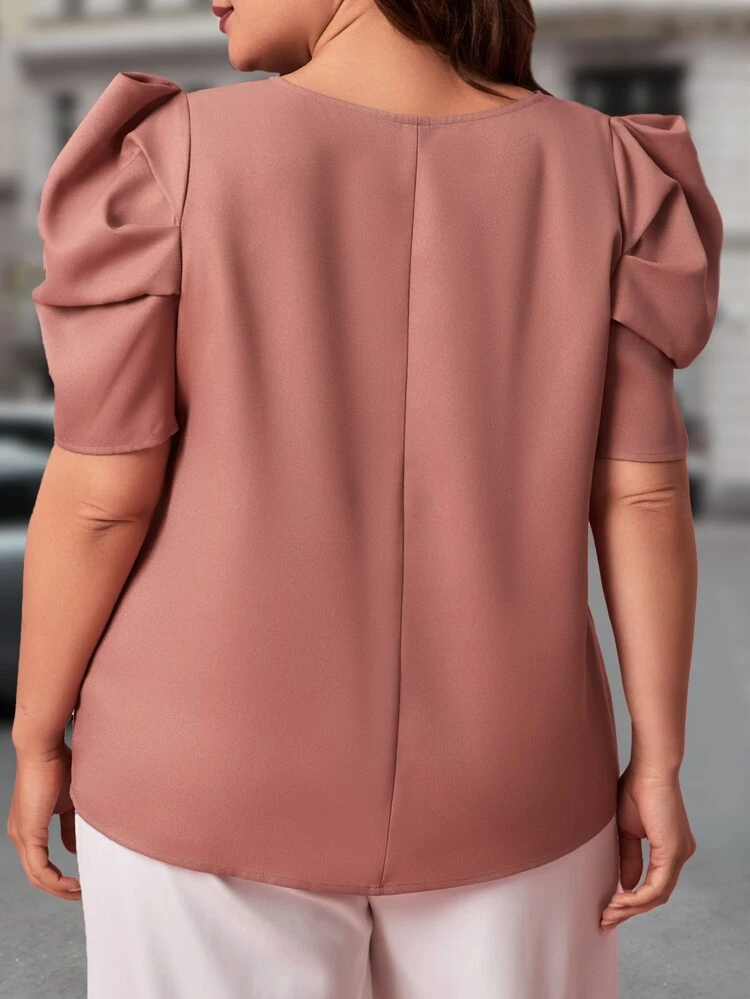 Plus Keyhole Neck Puff Sleeve Top