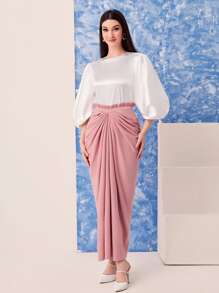 Modelyn 燈籠袖緞面上衣和扭結半身裙套裝