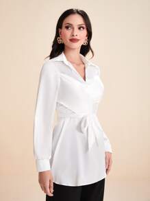 Modelyn Blusa unicolor cruzado con cinturón - Blanco - Ver 1