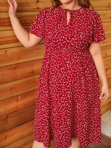 SHEIN LUNE 1 pieza Vestido con estampado de corazón de cuello con cordón de manga mariposa - Rojo - Ver 3