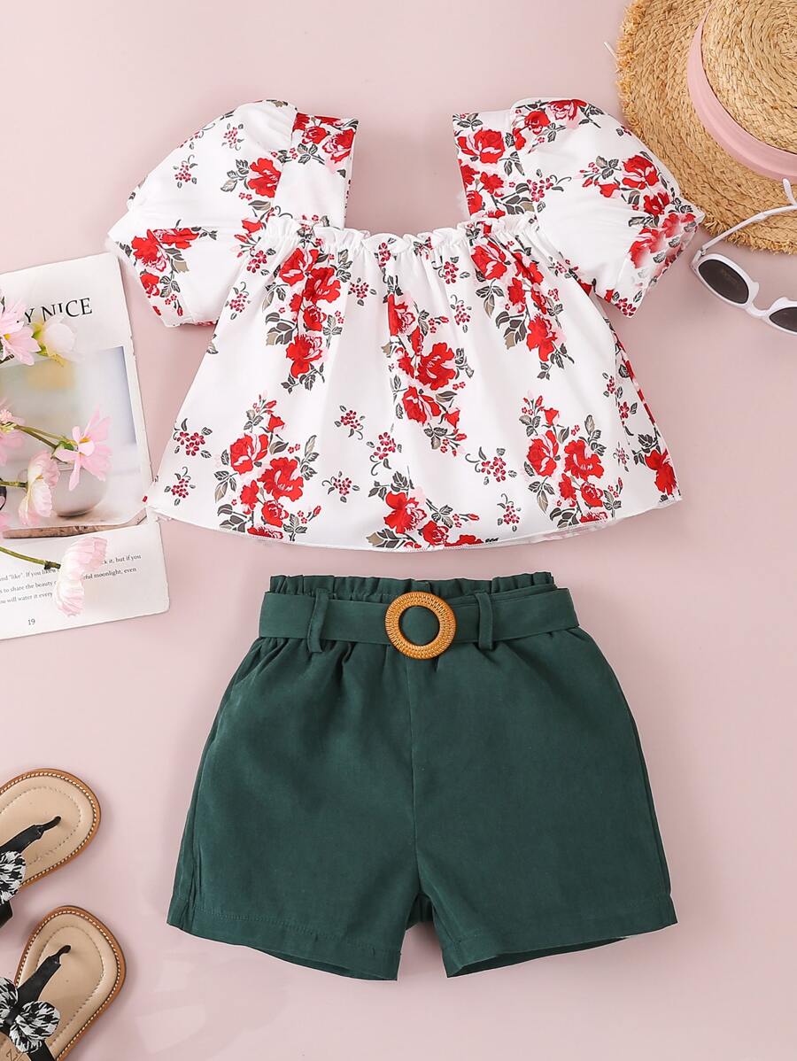 小女童印花泡泡袖上衣和附腰帶短褲