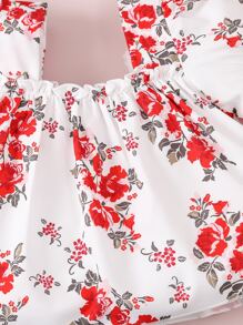 小女童印花泡泡袖上衣和附腰帶短褲