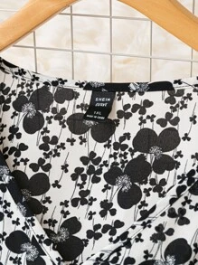 Plus Floral Print Flounce Sleeve Blouse - Black and White - View 4