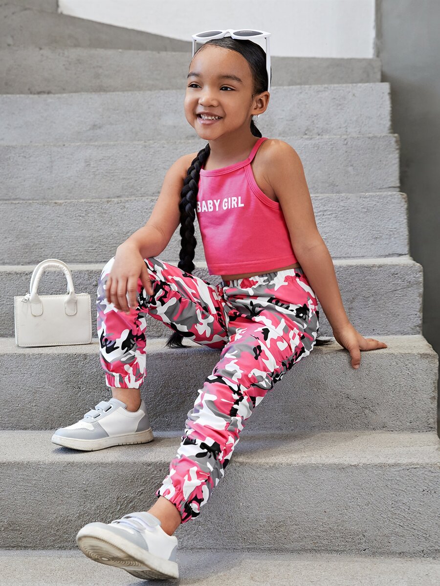 SHEIN Toddler Girls 1pc Letter Graphic Cami Top & 1pc Camo Print Pants - Multicolor - View 1