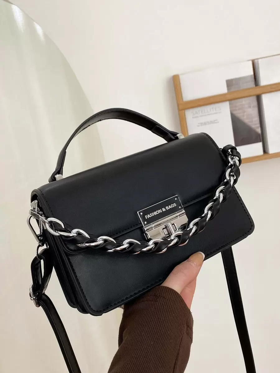 字母圖案扭鎖鏈條裝飾翻蓋方包 - 黑色 - 查看 1