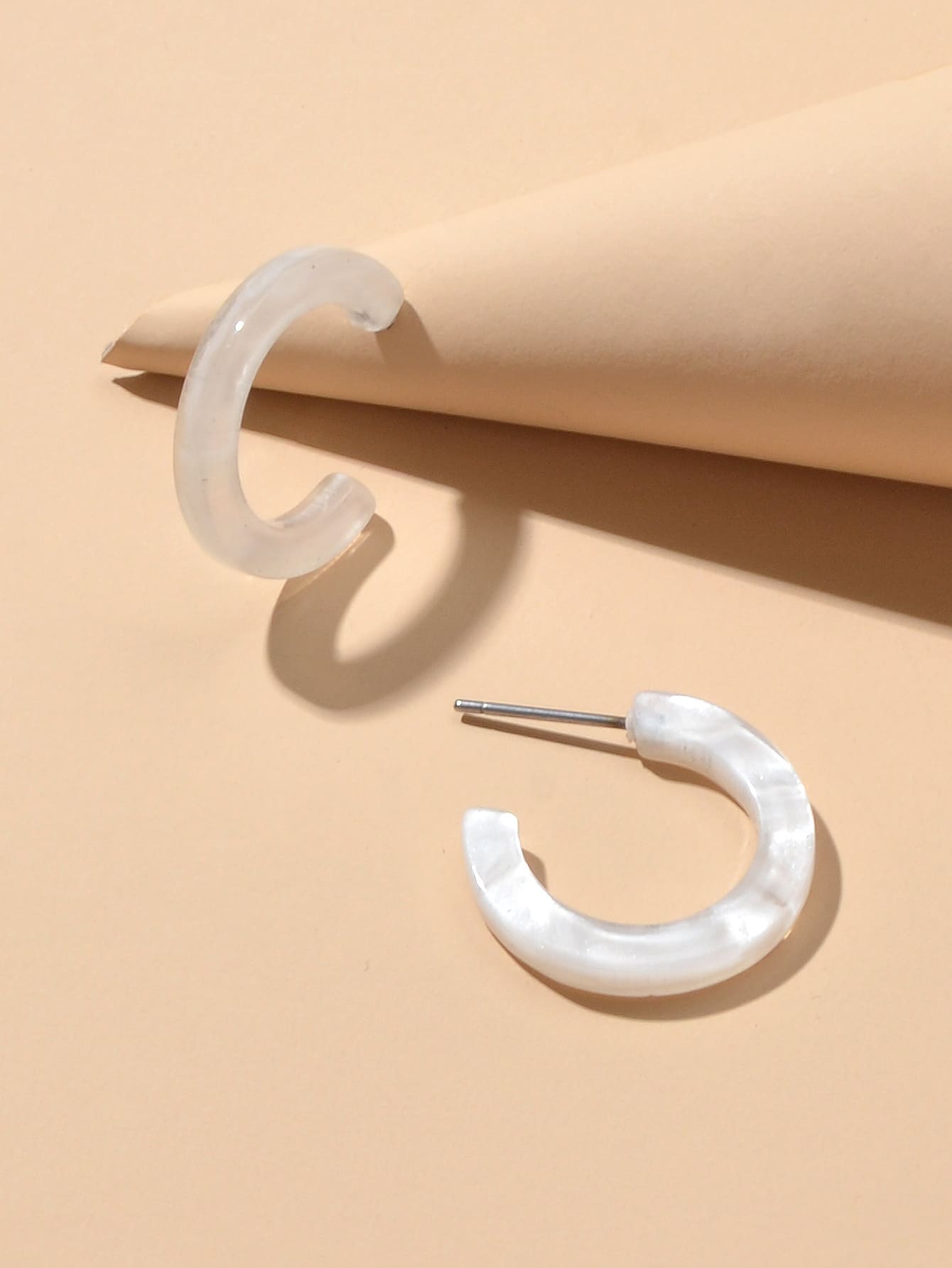 極簡開口耳環 - 白色 - 查看 1