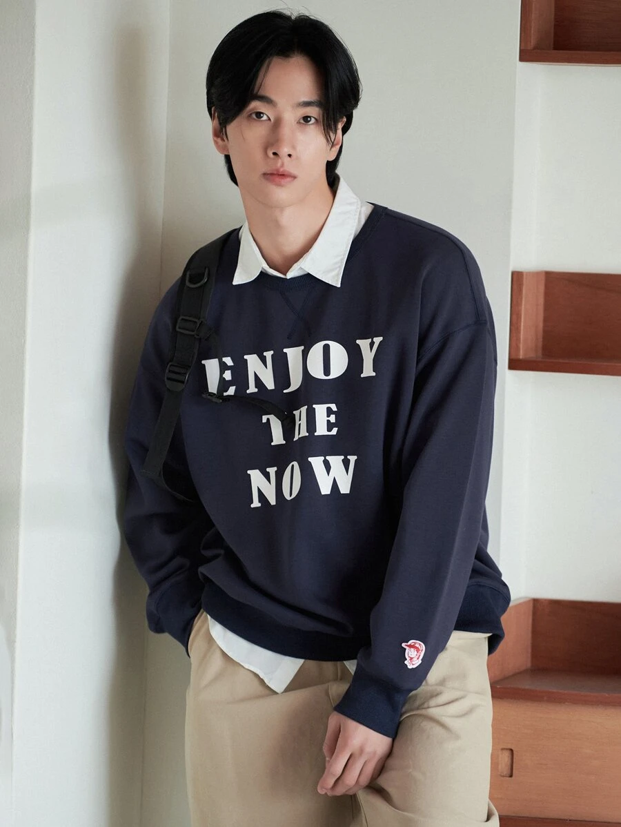 DAZY Men 1pc Slogan Graphic Drop Shoulder Pullover - Navy Blue - View 1