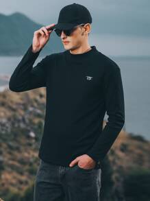Men Embroidery Detail Mock Neck Tee
