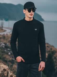 Men Embroidery Detail Mock Neck Tee