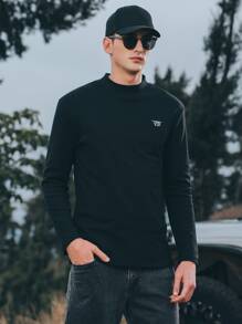 Men Embroidery Detail Mock Neck Tee