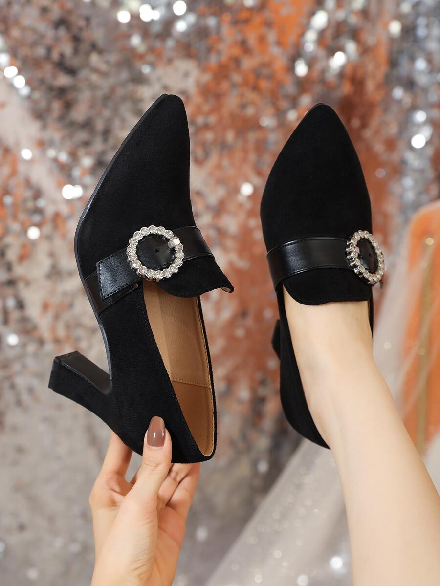 水鑽和搭扣裝飾尖頭高跟仿麂皮樂福鞋 - 黑色 - 查看 1