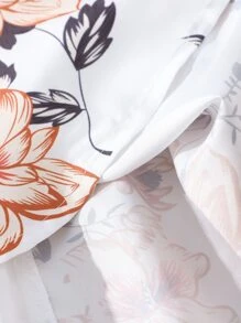 女孩印花蝴蝶袖繫腰帶洋裝