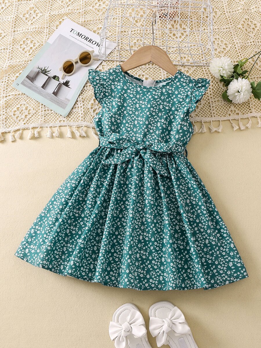SHEIN Vestido de niña verde estilo vacaciones con estampado floral pequeño, escote redondo y mangas casquillo con volantes, para verano - Verde - Ver 1