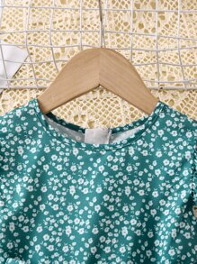 SHEIN Vestido de niña verde estilo vacaciones con estampado floral pequeño, escote redondo y mangas casquillo con volantes, para verano - Verde - Ver 3