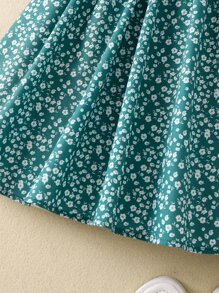 SHEIN Vestido de niña verde estilo vacaciones con estampado floral pequeño, escote redondo y mangas casquillo con volantes, para verano - Verde - Ver 5