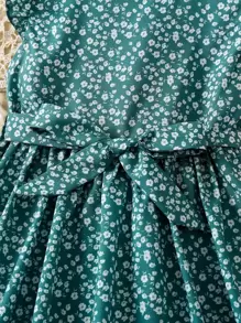SHEIN Vestido de niña verde estilo vacaciones con estampado floral pequeño, escote redondo y mangas casquillo con volantes, para verano - Verde - Ver 6