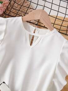 SHEIN Girls Ruffle Trim Keyhole Neck Top & Floral Print Belted Shorts