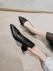 Minimalist Point Toe Chunky Heeled Court Pumps - Black - View 4