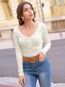 SHEIN Frenchy 蕾絲邊前紐扣麻花編織T恤 - 杏色 - 查看 3