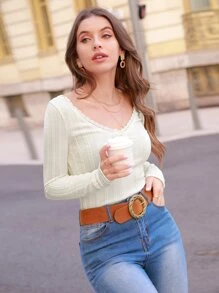 SHEIN Frenchy 蕾絲邊前紐扣麻花編織T恤 - 杏色 - 查看 5