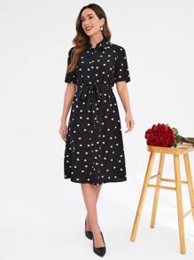 EMERY ROSE Vestido camisero con estampado de corazón con cinturón - Negro - Ver 3