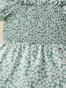 SHEIN Young Girl Ditsy Floral Print Puff Sleeve Ruffle Hem Romper - Green - View 5
