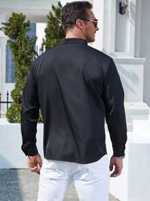 Manfinity Hombres Camisa con estampado de letra con botón - Negro - Ver 2