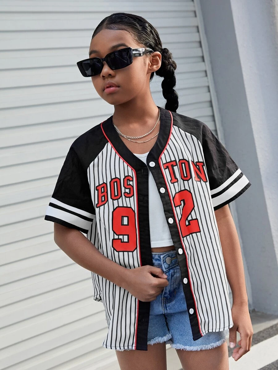 SHEIN Chicas Blusa con estampado de rayas y letra de manga raglán - Blanco y Negro - Ver 1