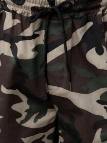 Manfinity EMRG 男士迷彩印花翻蓋口袋腰部抽繩工裝短褲 - 彩色 - 查看 5