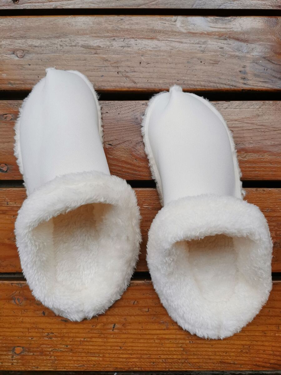 Unisex Autumn/Winter Dismountable Plush White Clogs With Full Insole, Keep Warm (It Is Recommended To Choose One Size Up) - White - View 1