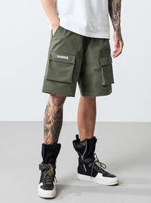Manfinity Hombres Shorts con parche de letra con bolsillo con solapa cargo