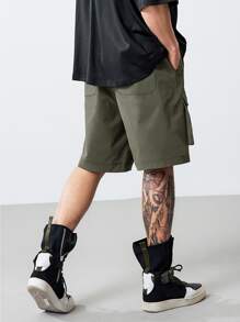 Manfinity Hombres Shorts con parche de letra con bolsillo con solapa cargo