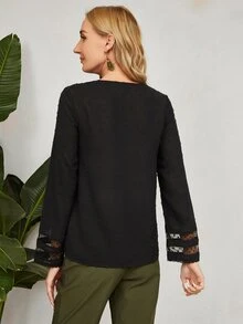 EMERY ROSE V領水溶蕾絲拼接上衣 - 黑色 - 查看 2