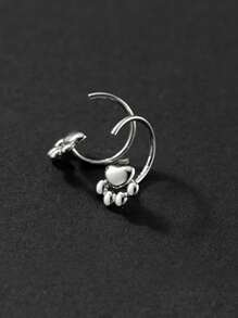 Paw Design Stud Earrings - Silver - View 4