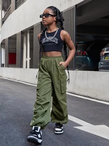 SHEIN 適用於夏季的少女休閒彈性腰帶手風琴口袋純色工裝褲，帶有捲邊的褶邊設計