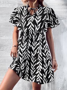 SHEIN VCAY Vestido smock con estampado de cuello con cordón de manga a capas - Blanco y Negro - Ver 4