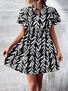 SHEIN VCAY Vestido smock con estampado de cuello con cordón de manga a capas - Blanco y Negro - Ver 3