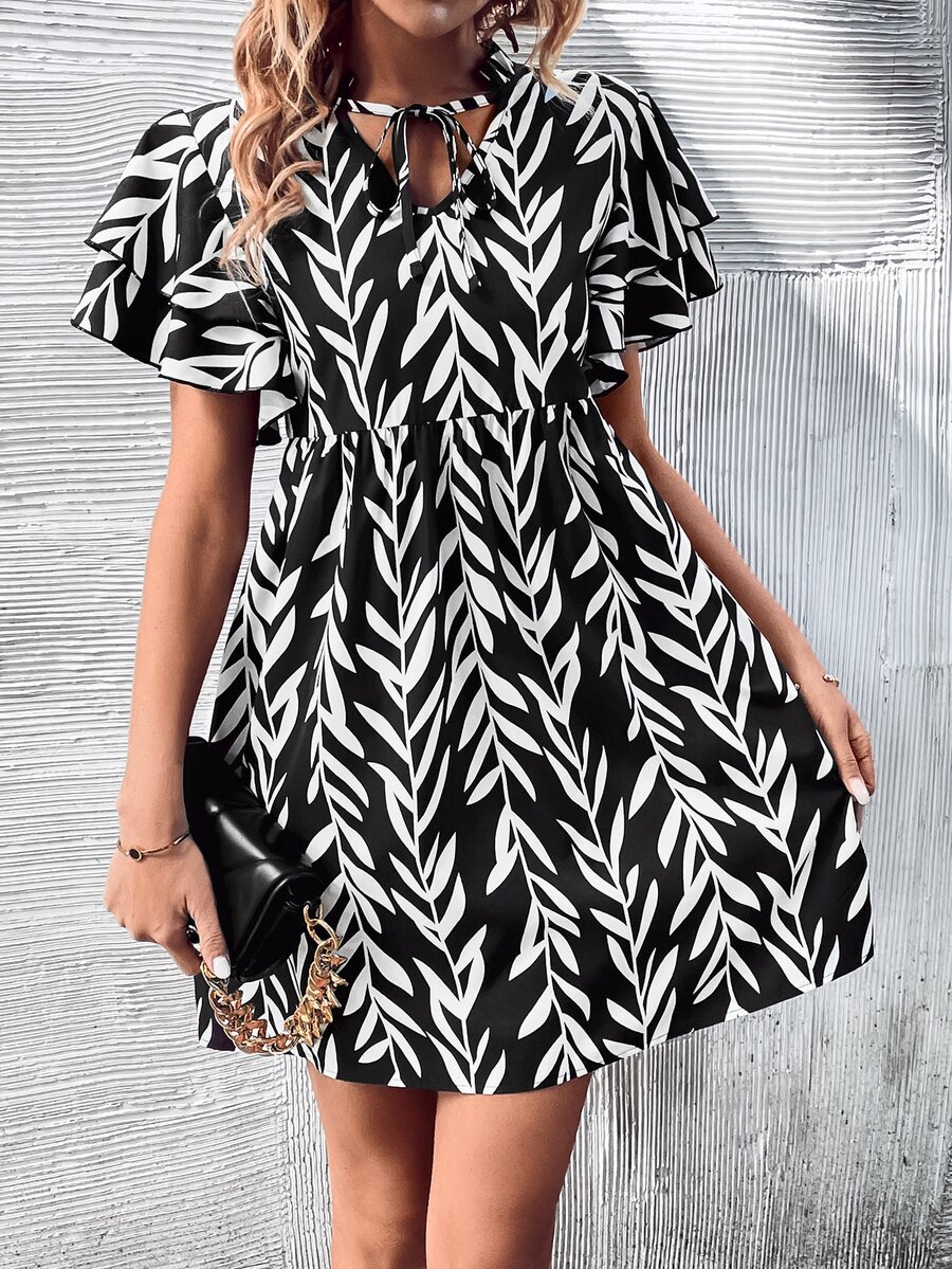 SHEIN VCAY Vestido smock con estampado de cuello con cordón de manga a capas - Blanco y Negro - Ver 1