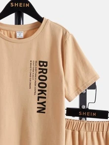SHEIN 男孩標語圖案T恤和翻蓋口袋短褲