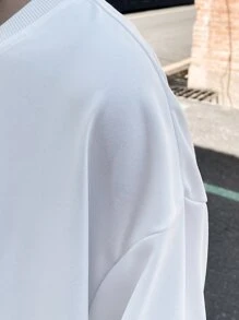 Manfinity 男士卡通和標語圖形垂墜肩寬鬆t恤 - 白色 - 查看 4