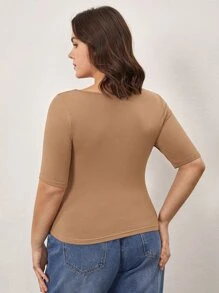 SHEIN BASICS 加大號v領純色t卹 - 卡其色 - 查看 2