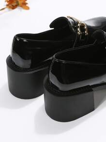Women's Fashionable Classic Soft And Comfortable Outdoor Versatile Pu Chain Decor Round Toe Slip-on High Heel Shoes