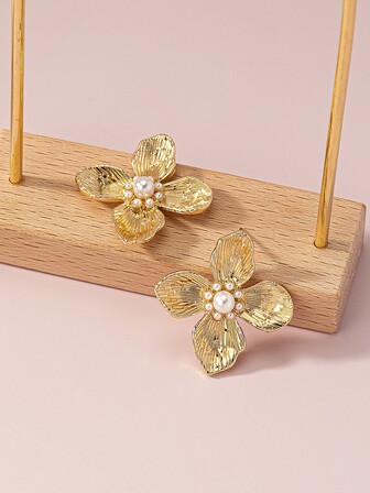 人造珍珠裝飾花耳釘