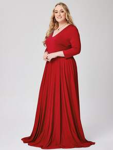 Plus V Neck Pleated Hem Prom Dress - Red - View 3